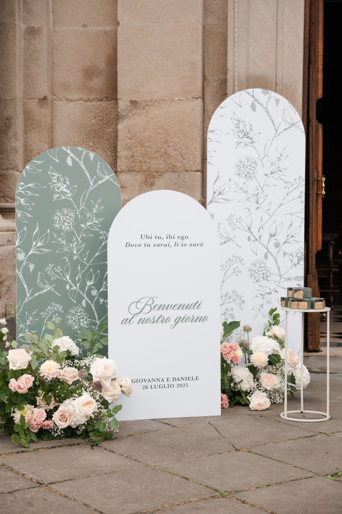 Dettaglio esterno allestimento cerimonia religiosa